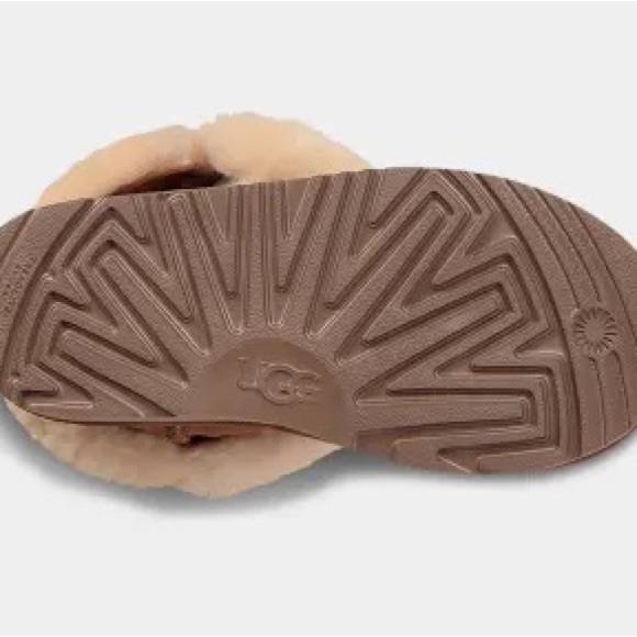 UGG Kids Bailey Button Boots - Picture 8 of 9